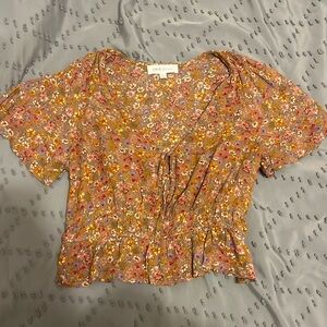 Tan flower top